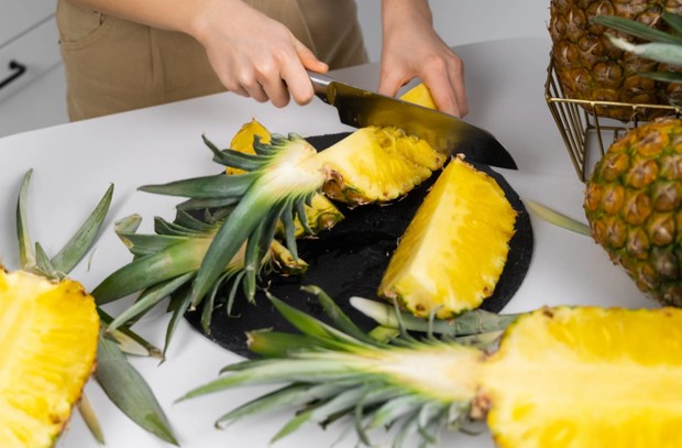 Potong Buah dan Sayur dari Malam Hari/Foto : pexels.com/SHVETS production Potong Buah dan Sayur dari Malam Hari