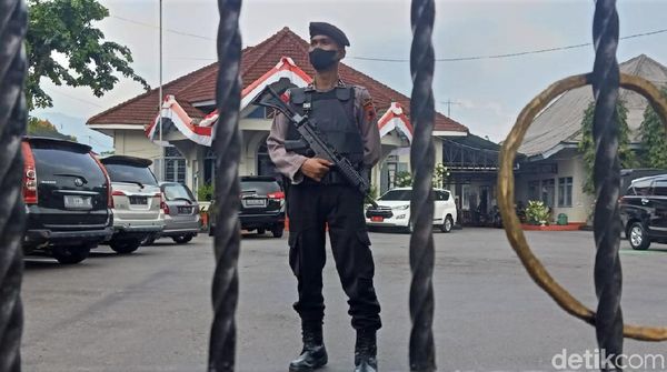 Polisi Bersenjata Jaga Kantor Dinas PUPR Banjarnegara, Ada Apa?