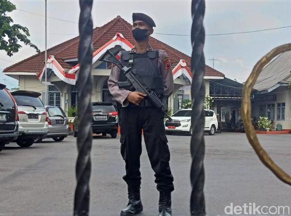 Polisi Bersenjata Jaga Kantor Dinas PUPR Banjarnegara, Ada Apa?