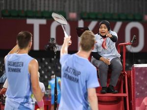 Salah Satu Wasit Bulu Tangkis Olimpiade Tokyo Ternyata Guru SD Asal Surabaya Salah Satu Wasit Bulu Tangkis Olimpiade Tokyo Ternyata Guru SD Asal Surabaya