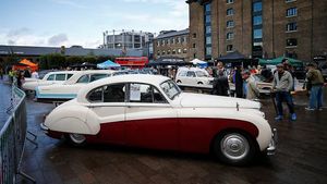 Saat Mobil-mobil Klasik nan Antik Mejeng di Kota London
