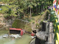 Truk Tabrak Pemotor-Pejalan Kaki di Kulon Progo, 2 Orang Tewas