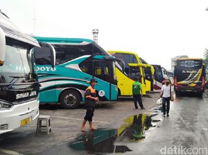 Pemudik Diprediksi Akan Melonjak, Polisi Buka Gerai Vaksin di Terminal Priok Pemudik Diprediksi Akan Melonjak, Polisi Buka Gerai Vaksin di Terminal Priok