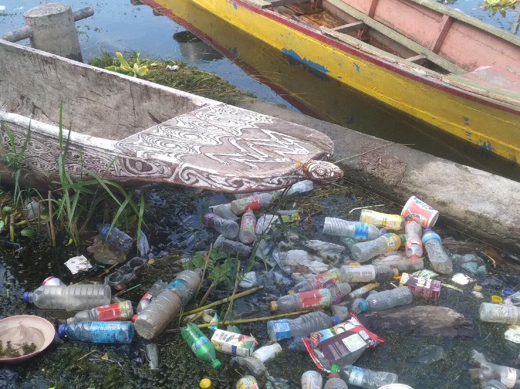 Danau Sentani Dipenuhi Sampah, Ada Sampah Medis Juga