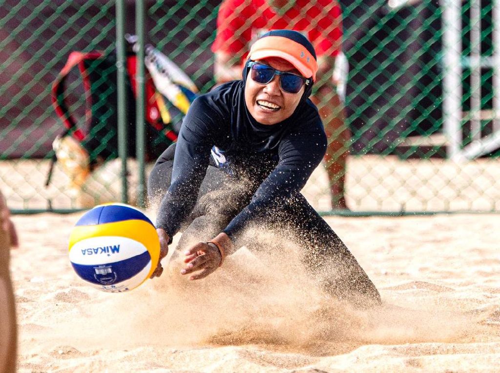 Kisah Dhita Juliana, Anak Petani Jagung Sukses Jadi Atlet Voli Pantai Berhijab Kisah Dhita Juliana, Anak Petani Jagung Sukses Jadi Atlet Voli Pantai Berhijab