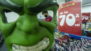 Diskon Menggoda Kala Mal Baru Buka