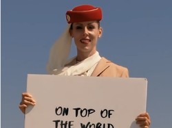 Viral Video Pramugari di Puncak Bangunan Tertinggi di Dunia, Sungguhan?