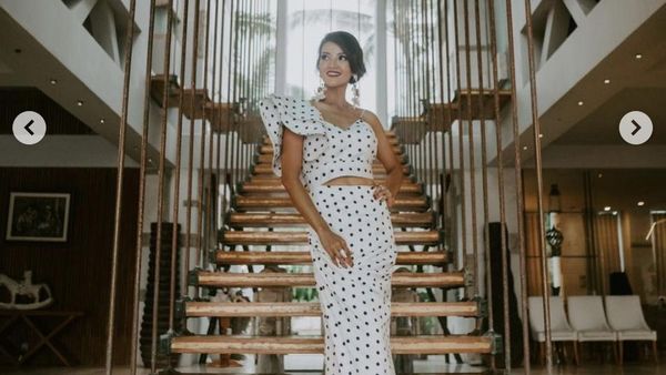 7 Gaya Farah Quinn yang Dikira Siswi Saat Antar Putranya Sekolah di AS