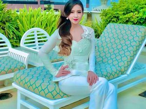 Heni Tania Terjun Langsung Salurkan Bantuan Untuk Korban Gempa Cianjur Heni Tania Terjun Langsung Salurkan Bantuan Untuk Korban Gempa Cianjur