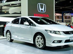 Daftar Mobil Honda Civic yang Memiliki Peminat Tinggi