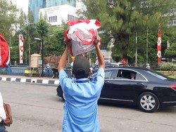 Kasus COVID Melonjak, Pemprov DKI Akan Beri Bansos ke Warga Isoman