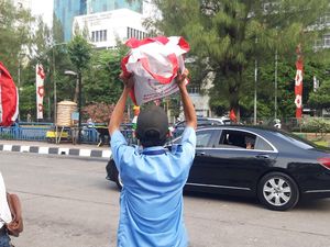 Kasus COVID Melonjak, Pemprov DKI Akan Beri Bansos ke Warga Isoman Kasus COVID Melonjak, Pemprov DKI Akan Beri Bansos ke Warga Isoman