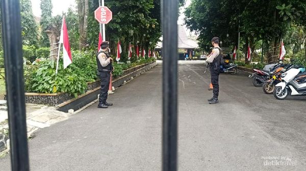 Rumdin-Kantor Bupati Banjarnegara Dijaga Polisi Bersenjata