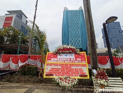 Erick Thohir Dikirim Karangan Bunga, Diminta Selamatkan Garuda