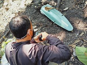 Heboh Benda Misterius Jatuh di Ngawi yang Ternyata Komponen Pesawat Tempur Heboh Benda Misterius Jatuh di Ngawi yang Ternyata Komponen Pesawat Tempur