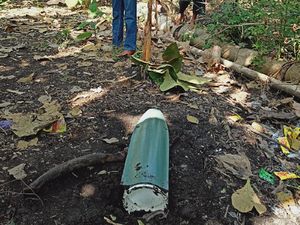 Benda Misterius Diduga Komponen Pesawat di Ngawi Dibawa Ke Lanud Iswahjudi Benda Misterius Diduga Komponen Pesawat di Ngawi Dibawa Ke Lanud Iswahjudi