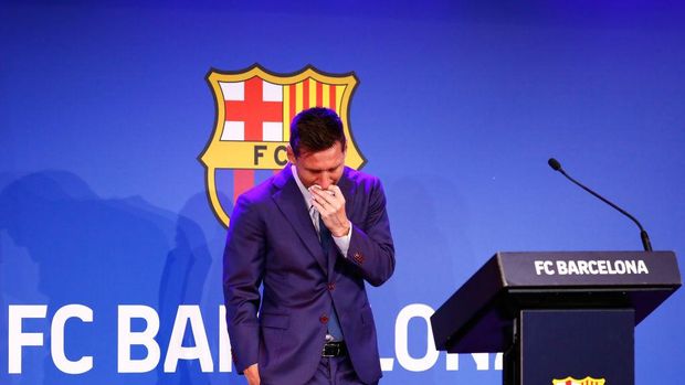 BARCELONA, SPAIN - AUGUST 08: Lionel Messi of FC Barcelona faces the media during a press conference at Nou Camp on August 08, 2021 in Barcelona, Spain. (Photo by Eric Alonso/Getty Images)