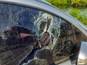 AJI Bersurat ke Kapolda Papua, Desak Usut Perusakan Mobil Ketua AJI Jayapura AJI Bersurat ke Kapolda Papua, Desak Usut Perusakan Mobil Ketua AJI Jayapura