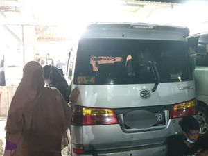 Ketahuan! Angkot Gelap Pasang Stiker Anti Putar Balik saat PPKM Langsung Ditindak