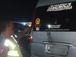Polisi Usut Pembuat Stiker Anti Putar Balik PPKM di Jateng