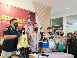 Perawat Suntik Vaksin Kosong Dijerat UU Wabah, Terancam 1 Tahun Penjara