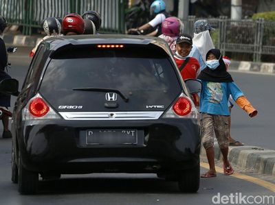 Anak Jalanan Mengais Rejeki di Jalanan
