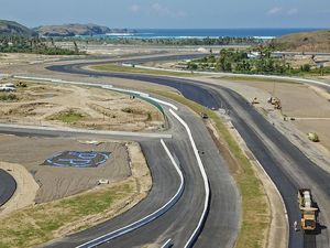 Belum Diresmikan, Sirkuit Mandalika Pagarnya Dijebol Warga