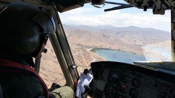 Putri Penjual Jagung Bakar Ini Sukses Jadi Pilot Wanita Pertama TNI AD Pekerjaan sebagai penjual jagung bakar sering dipandang sebelah mata tapi pria ini sukses membesarkan anak yang kini menjadi pilot. Putrinya berhasil jadi pilot wanita pertama TNI AD.