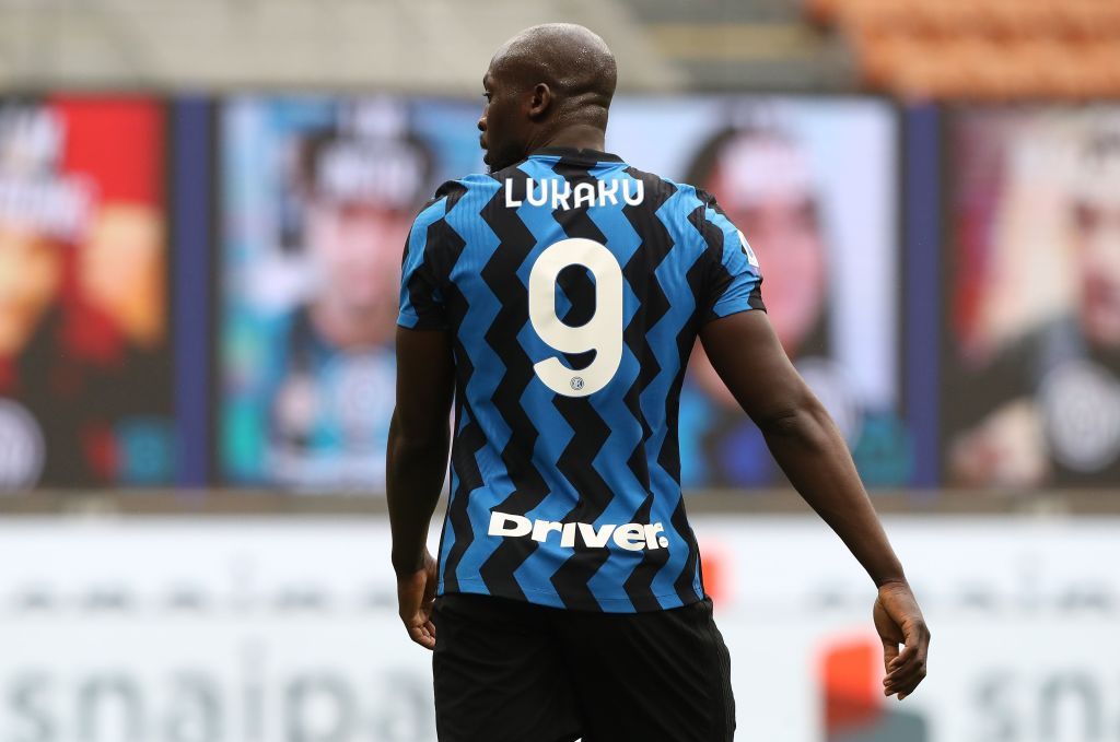 MILAN, ITALY - APRIL 11: Romelu Lukaku of FC Internazionale looks on during the Serie A match between FC Internazionale  and Cagliari Calcio at Stadio Giuseppe Meazza on April 11, 2021 in Milan, Italy. (Photo by Marco Luzzani/Getty Images)