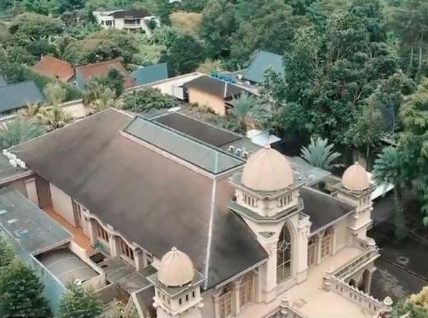 10 Potret Rumah Mewah Alshad Sepupu Raffi Ahmad, Ada Kebun Binatangnya