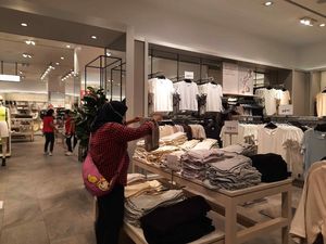 Rawan Terpapar COVID-19 Jadi Alasan Anak-Lansia Dilarang Masuk Mal