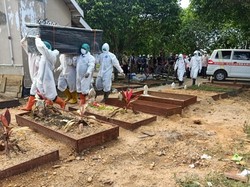 Kasus Kematian COVID di Kalsel Melonjak, Brimob Makamkan Jenazah Tiap Hari
