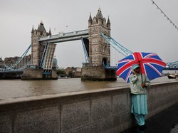 Ada Masalah Teknis, London Tower Bridge Nyangkut Tak Bisa Turun