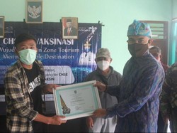 Pelaku Pariwisata di Sembalun Akhirnya Terima Dosis Vaksin Kedua