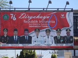 Parah, Banner HUT Ke-76 RI yang Terpasang di JPO Sidoarjo Salah Cetak