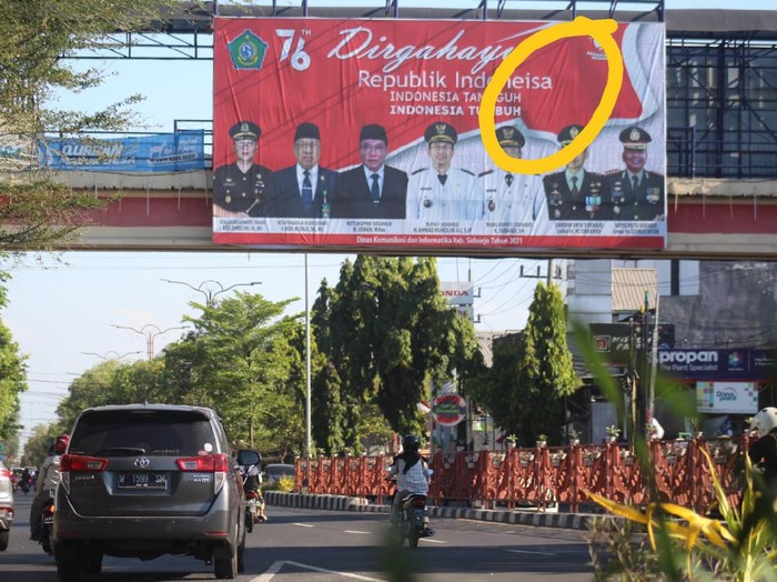 Heboh Banner HUT RI Salah Cetak di Sidoarjo
