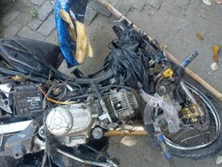 Pemotor Tanpa Identitas Tewas Tertabrak KA Tanpa Palang Pintu di Lamongan