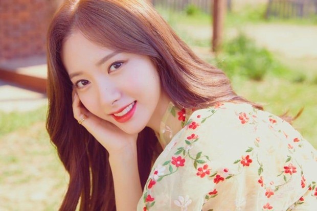 Idol Kpop yang juga berzodiak Leo adalah Bona Cosmic Girl