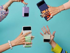 Galaxy Z Flip3 5G Tawarkan Layar Besar Berbodi Mungil