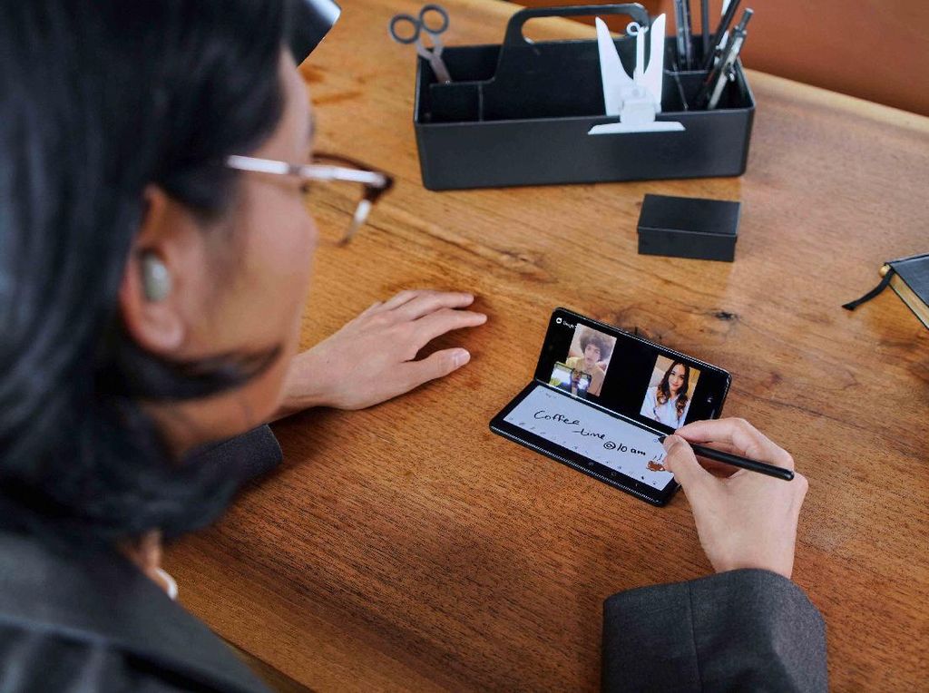 S Pen di Galaxy Z Fold3, Bisa Buat Apa Sih? S Pen di Galaxy Z Fold3, Bisa Buat Apa Sih?