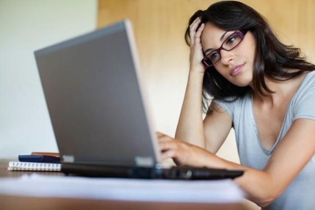 Ilustrasi pusing karena terjerat pinjaman online ilegal.