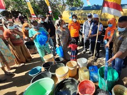 Kekeringan Landa Warga Satu Desa di Garut