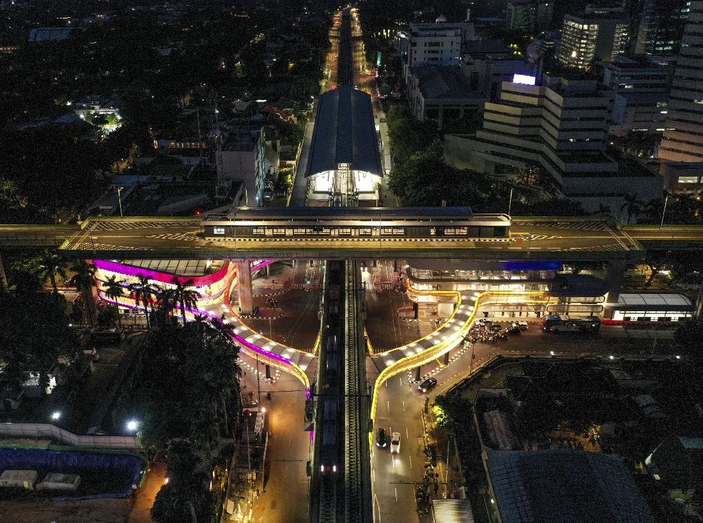 Pesona Skybridge MRT ASEAN-Halte Transjakarta CSW Saat Malam Hari