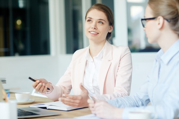 kamu bisa menasihatinya dan membantu menyelesaikan masalah tersebut tanpa membuatnya merasa kesal