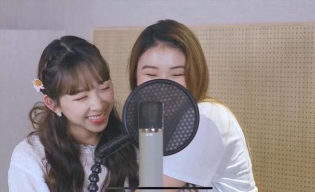 (Pecinta Disney, Dita Karang cover OST Tangled bareng Denise Secret Number/Foto: instagram.com/secretnumber.official) Pecinta Disney, Dita Karang cover OST Tangled bareng Denise Secret Number/Foto: instagram.com/secretnumber.official