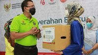 Sebar Ribuan Paket Buah, Peduli Kesehatan Nakes