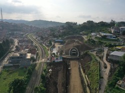 Tepisan Jubir Luhut Kereta Cepat JKT-BDG Dicap Proyek Jebakan China