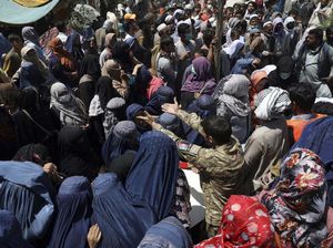 Gelombang Pengungsi Mulai Terlihat Pasca Serangan Taliban Gelombang Pengungsi Mulai Terlihat Pasca Serangan Taliban