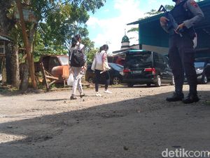 Petugas KPK Datangi Basecamp Perusahaan Pengolahan Aspal di Purbalingga