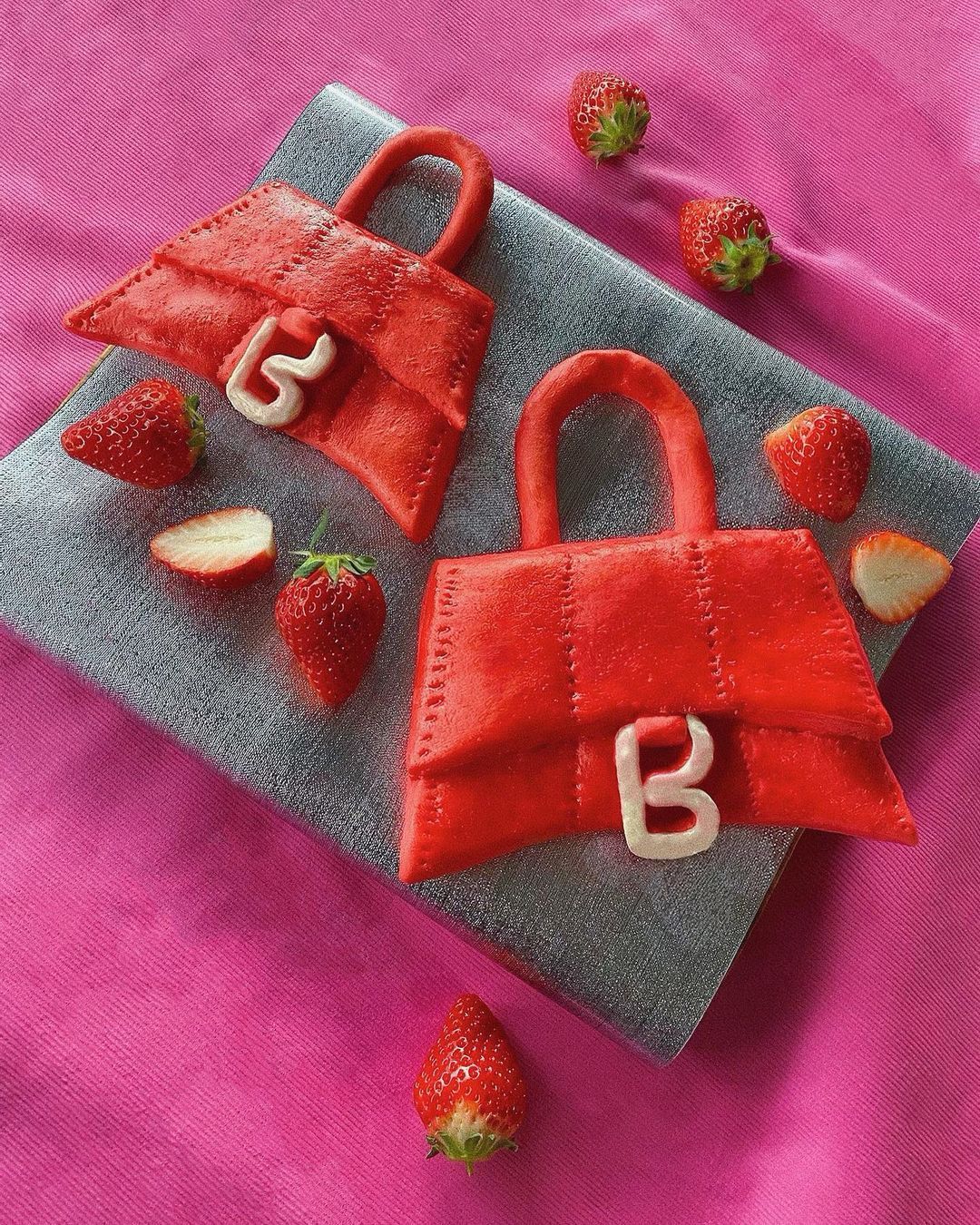Tas Balenciaga karya Instagram @dimda_